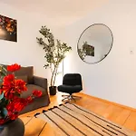 Apartamento Modernes Mit Balkon Am Hbf