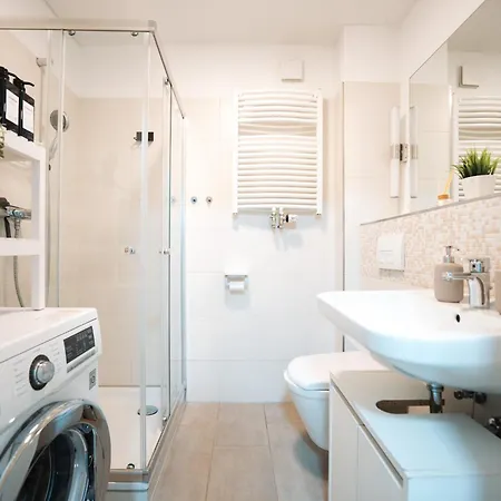 Appartement Modernes Mit Balkon Am Hbf