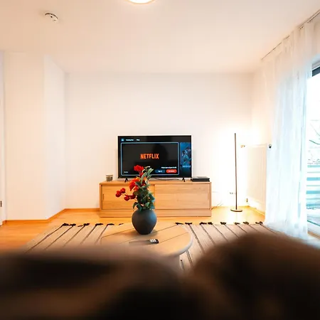 Modernes Mit Balkon Am Hbf * 科布倫茨