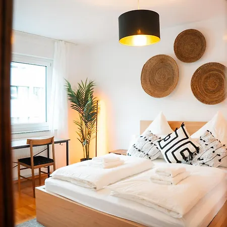 Apartment Modernes Mit Balkon Am Hbf *