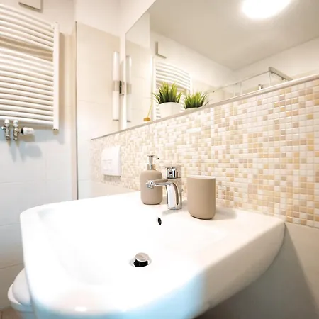 Apartment Modernes Mit Balkon Am Hbf