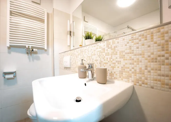 Appartement Modernes Mit Balkon Am Hbf